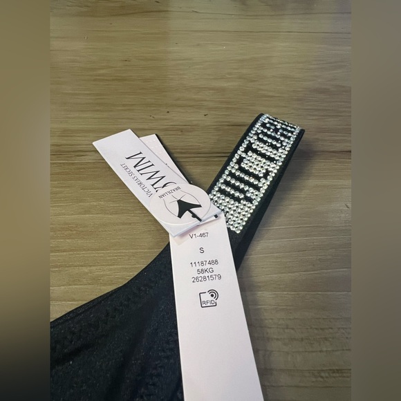 Victoria’s Secret shine strap Brazilian bottoms - Picture 5 of 6